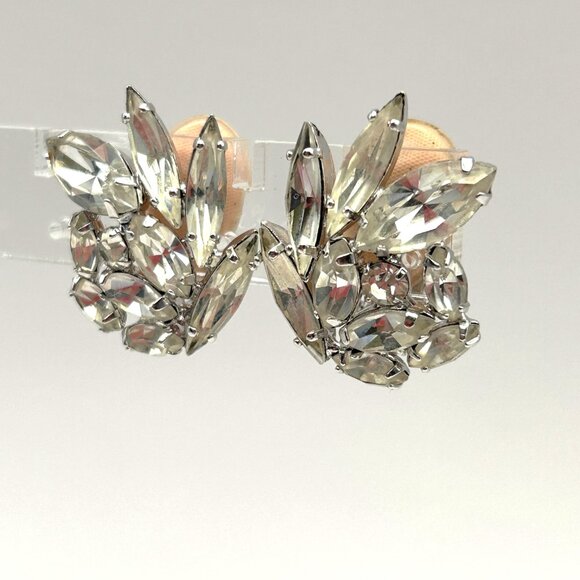 Vintage Weiss Clip On Earrings Rhinestone Cluster Spray Signed Silver Tone - Picture 2 of 16